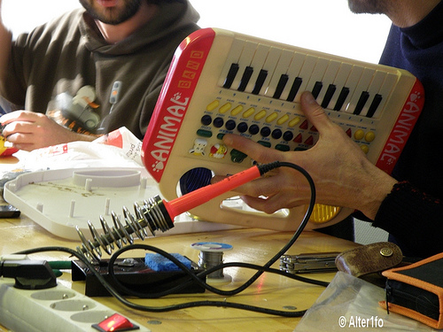 Circuit Bending - Jardin Numérique 2012 @Jardin Moderne 07