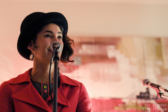Nefertiti In the Kitchen 005